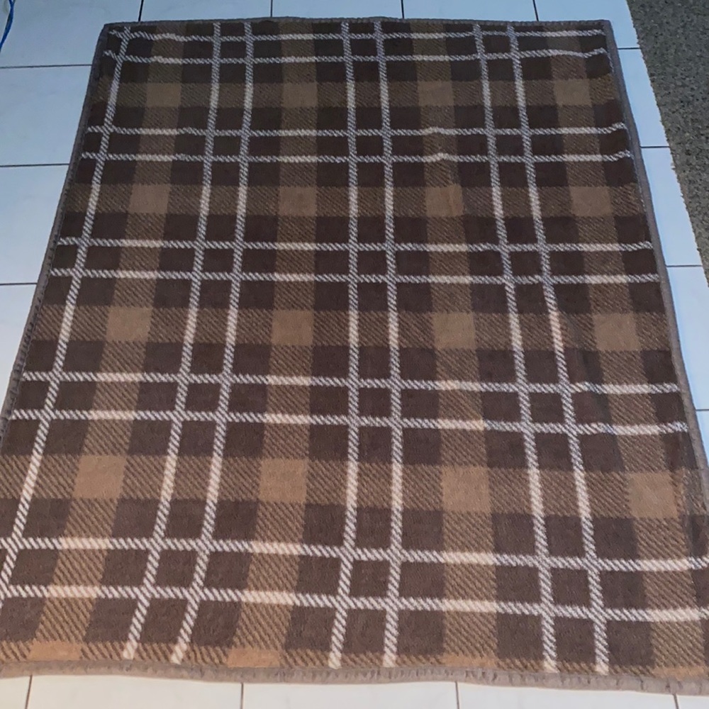🦋cozy warm twin size plaid blanket